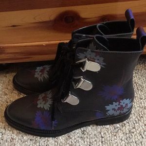 COLIAC black boots